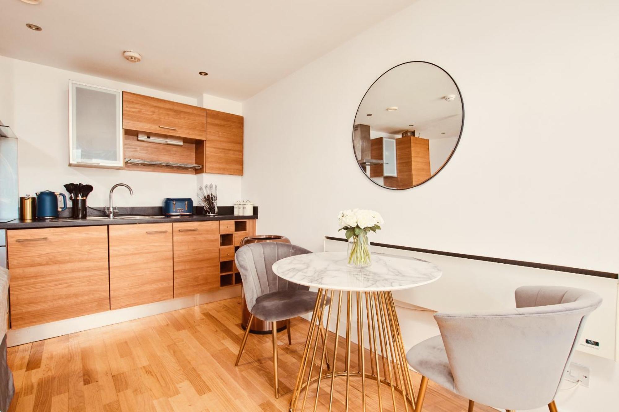 King Deluxe City Apt Large Balcony& Free Parking! Leeds  Bagian luar foto